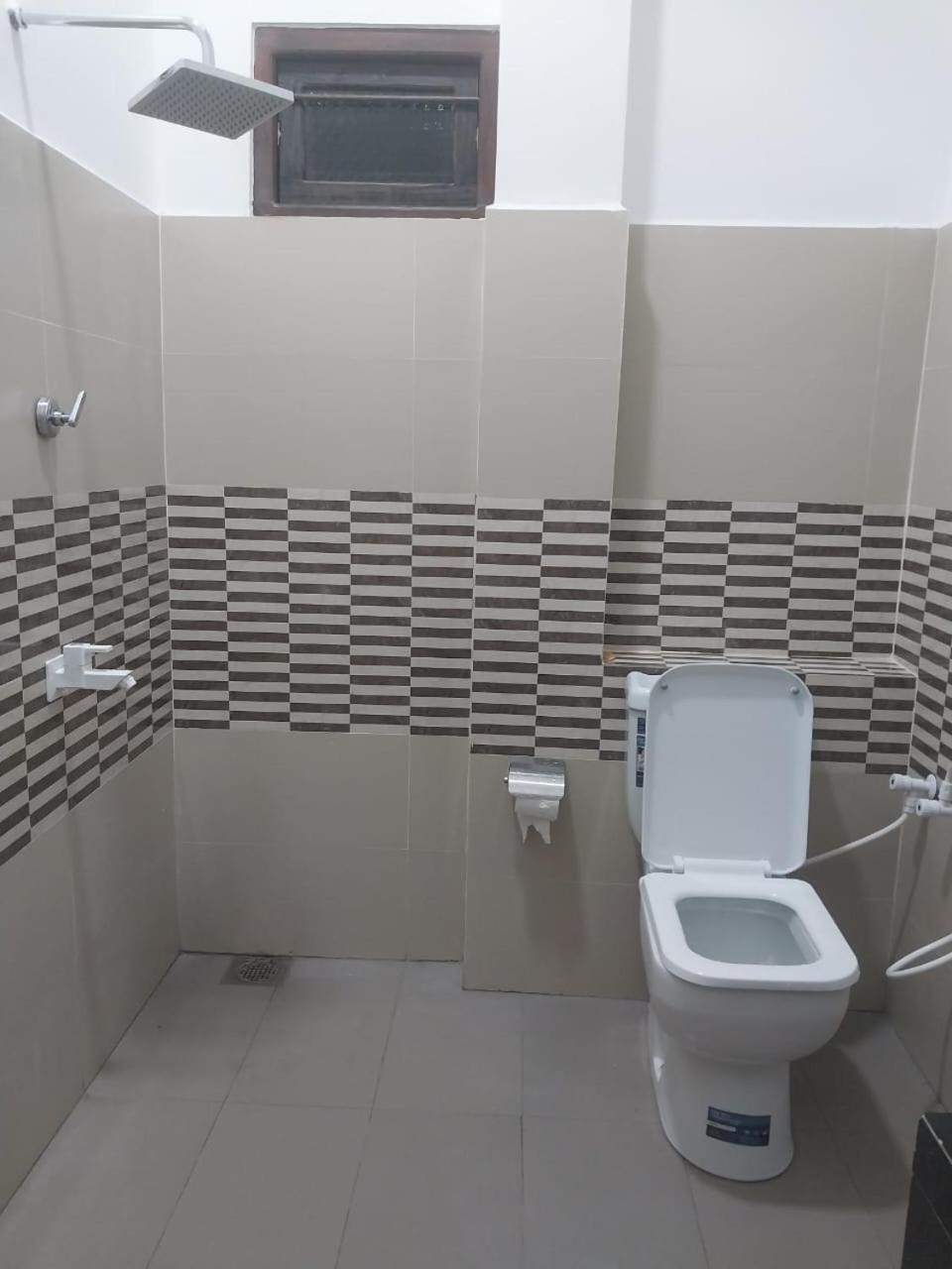 Javi Holiday Home Trincomalee Exterior photo