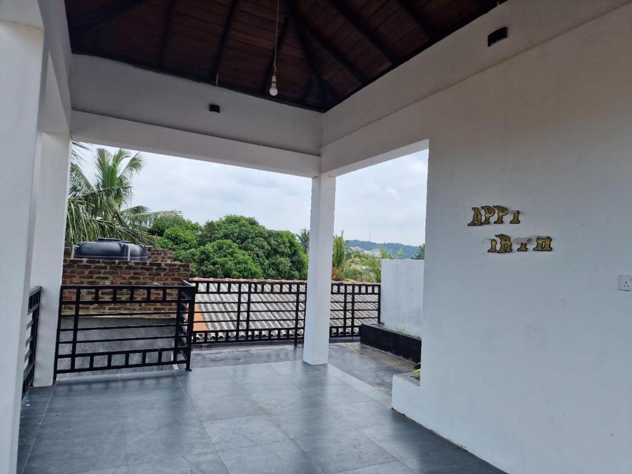 Javi Holiday Home Trincomalee Exterior photo