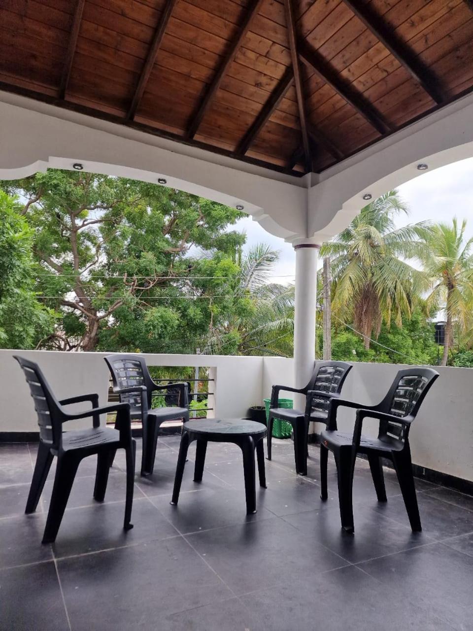 Javi Holiday Home Trincomalee Exterior photo