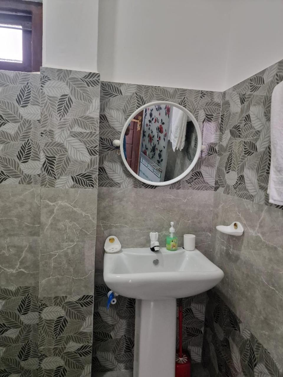 Javi Holiday Home Trincomalee Exterior photo