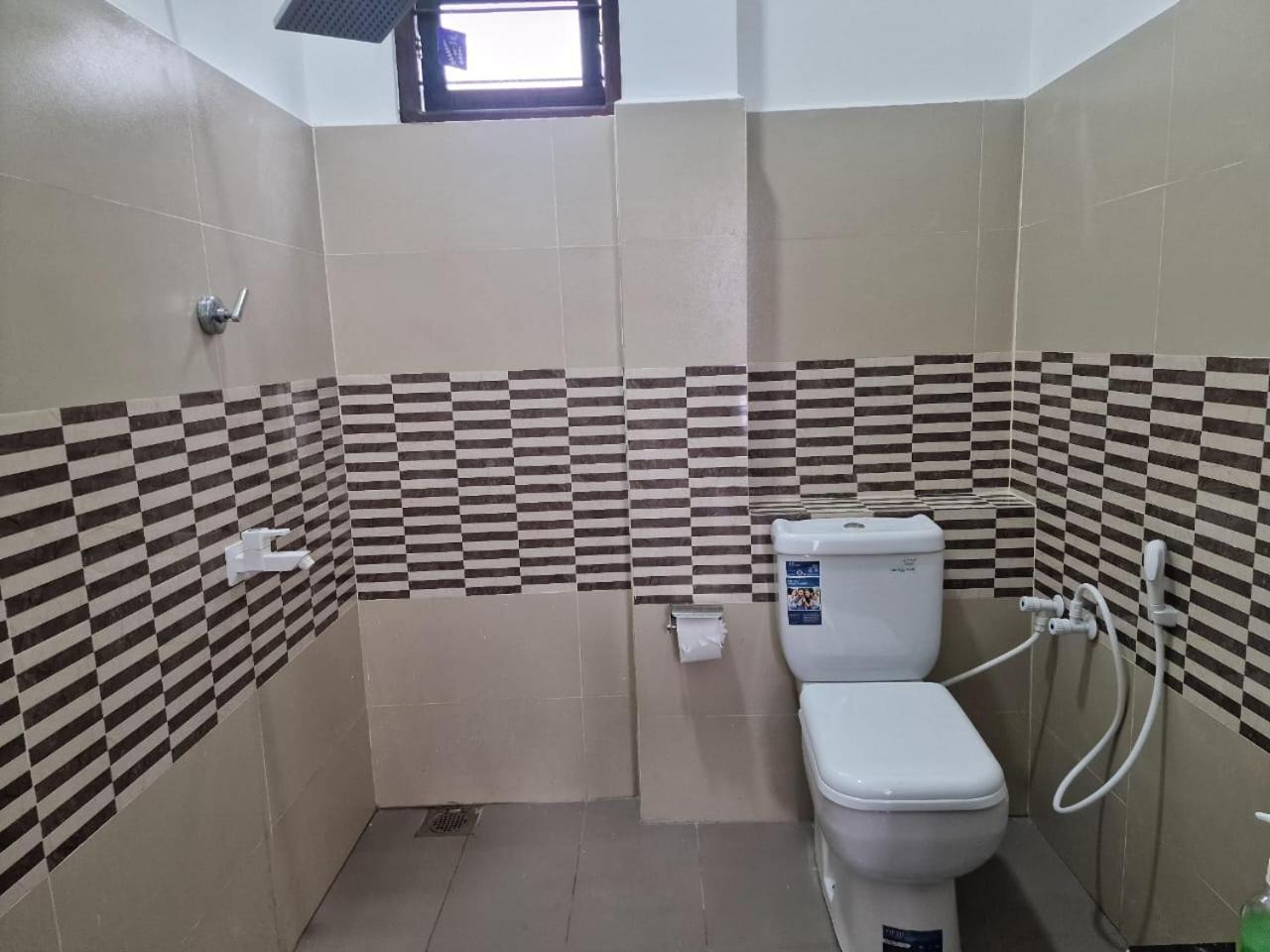 Javi Holiday Home Trincomalee Exterior photo