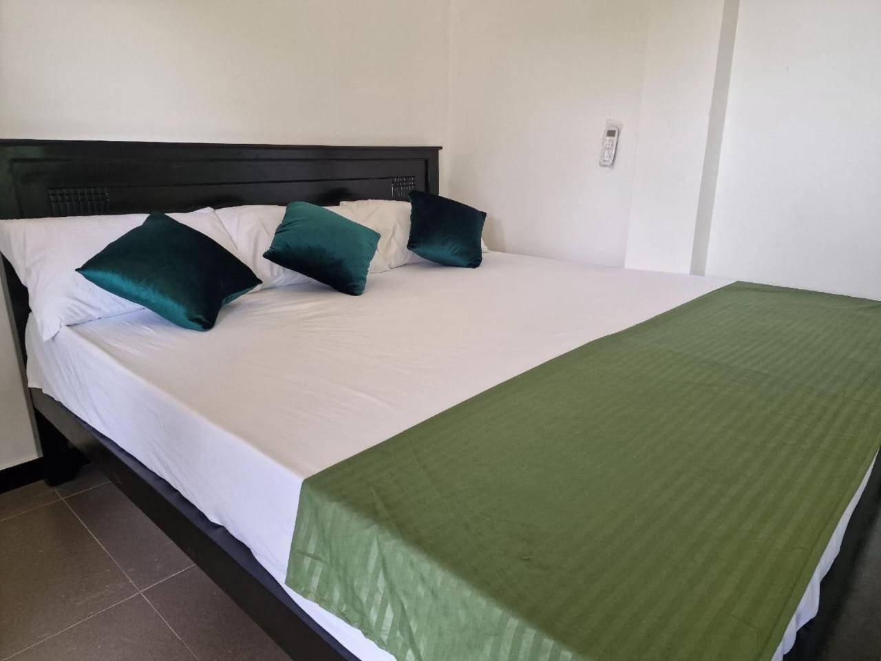 Javi Holiday Home Trincomalee Exterior photo